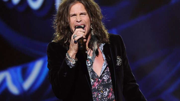 Steven Tyler Sings the National Anthem