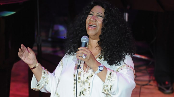 Aretha Franklin Pays tribute to Whitney Houston