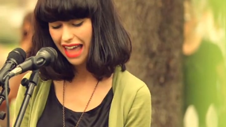 Kimbra 'Settle Down' Live at Spotify House