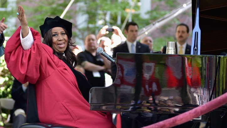 Aretha Franklin Receives Harvard Honorary Degree