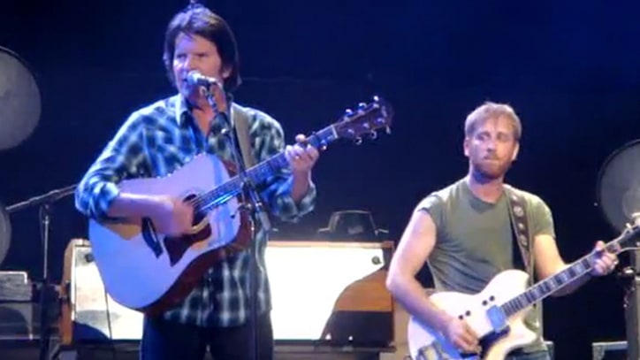 The Black Keys with John Fogerty Pay tribute to Levon Helm
