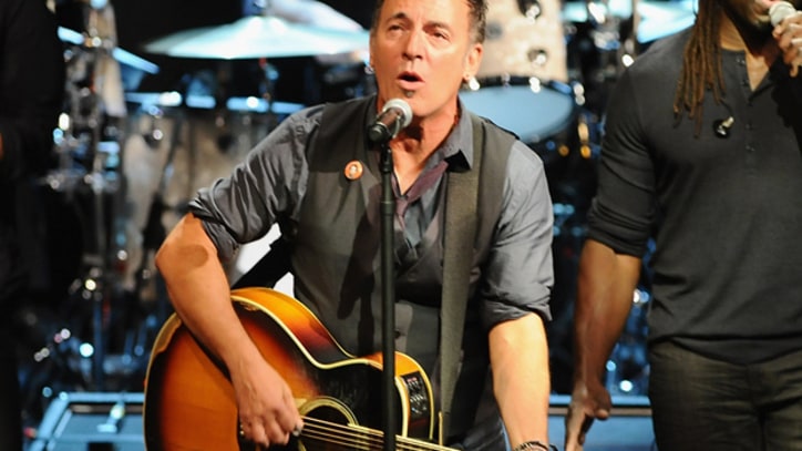 Bruce Springsteen Sings 'The Weight' in Levon Helm's Honor