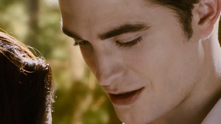 Bella and Edward Stand Strong in 'Twilight: Breaking Dawn - Part 2' Trailer