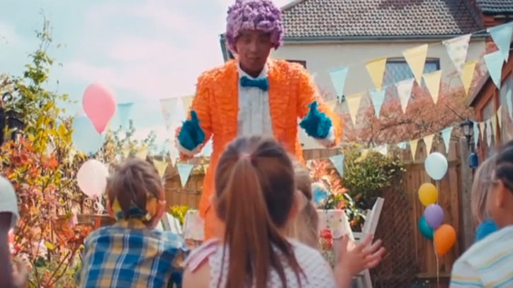 Andrew Bird Holds Children's Birthday Party in 'Give It Away'