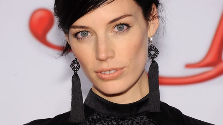 'Mad Men' Star Jessica Pare Jams With Jesus And Mary Chain
