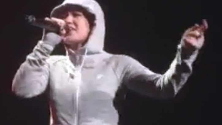Watch Kelly Clarkson Cover Eminem's 'Lose Yourself'