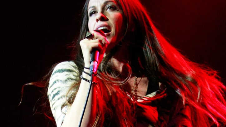 Alanis Morissette Defends Green Day Singer, Covers 'Basket Case' on 'Kimmel'