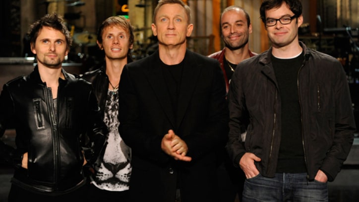 Big Bird Joins Daniel Craig on 'SNL'