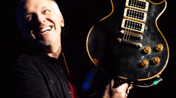 Peter Frampton Powers Through 'Show Me the Way' in Milwaukee – Premiere