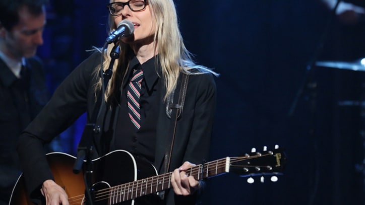 Aimee Mann Treats New York Audience to 'Oh Sandy'