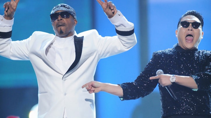 MC Hammer Joins Psy to Close American Music Awards