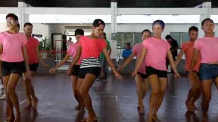 Thai Prisoners Perform 'Gangnam Style' Ahead of Psy Concert