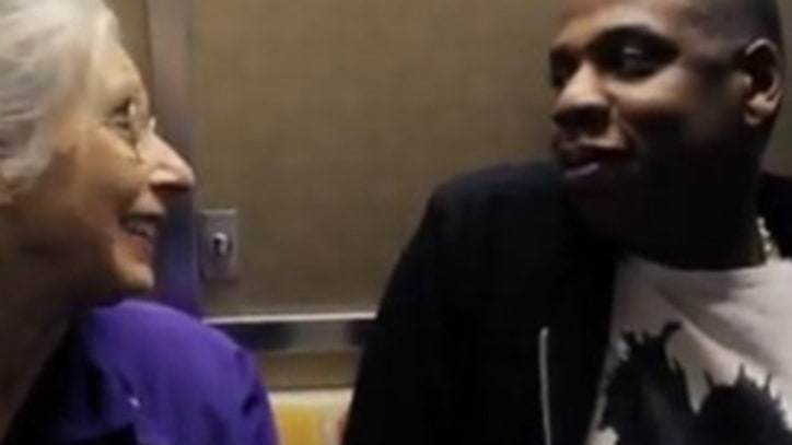 Jay-Z Unrecognized By Subway Passenger, Video Goes Viral