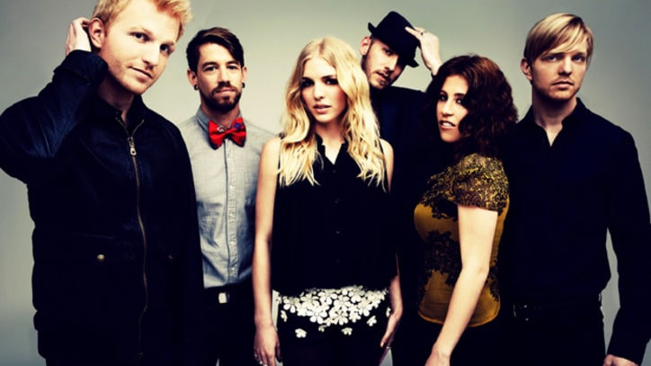Delta Rae Storm Through 'Dance in the Graveyards' - Premiere