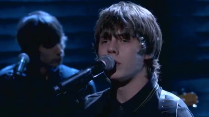 Jake Bugg Shows Off 'Two Fingers' on 'Conan'