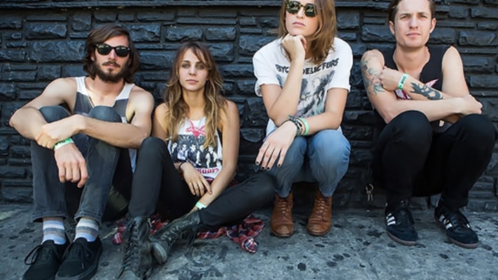 Dead Sara Duke It Out in 'Lemon Scent' - Premiere