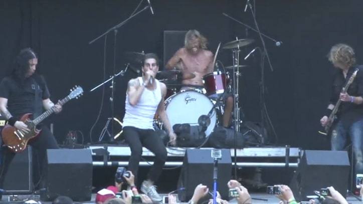 Perry Farrell Jams with Taylor Hawkins at Lollapalooza Chile