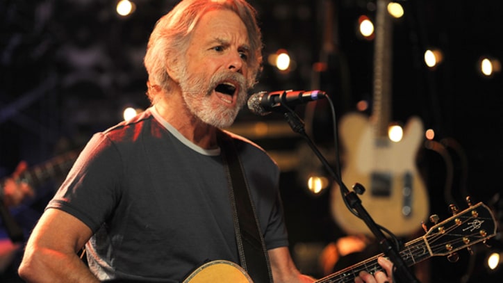 Bob Weir Falls Onstage During Furthur Show