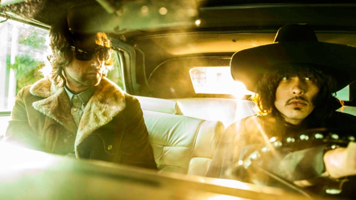 The Olms Serve Up Vintage Folk in 'On the Line' – Premiere