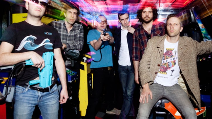 !!! Go for a Hotel Elevator Ride in 'Californiyeah' – Premiere