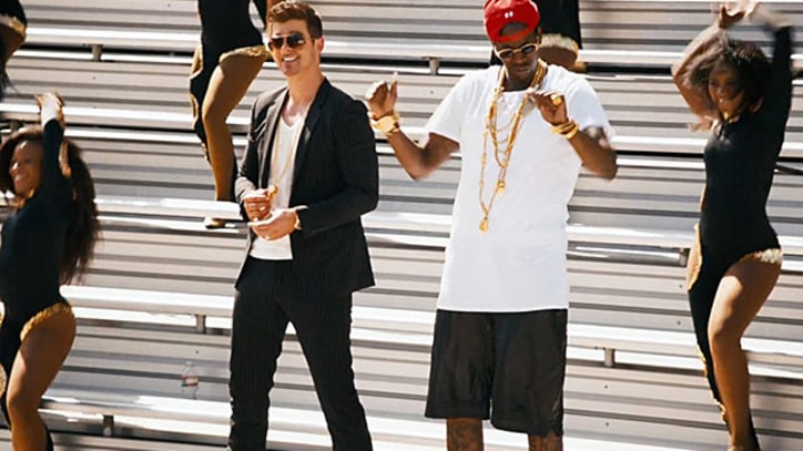 Robin Thicke Plays the Field in 'Give It 2 U' Clip