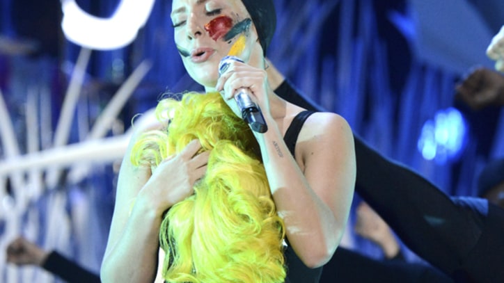 Lady Gaga Performs 'Applause' at 2013 VMAs