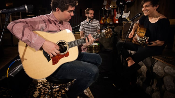 Surfer Blood Bust Out 'Prom Song' Live - Premiere