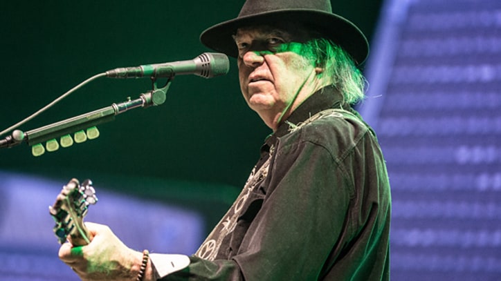 Neil Young Covers Tim Hardin's 'Reason to Believe' at Farm Aid