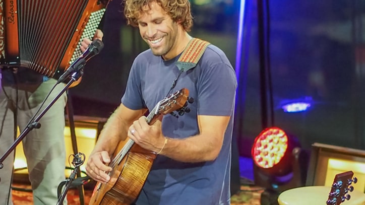 Jack Johnson Serves Up 'Banana Pancakes' - Premiere