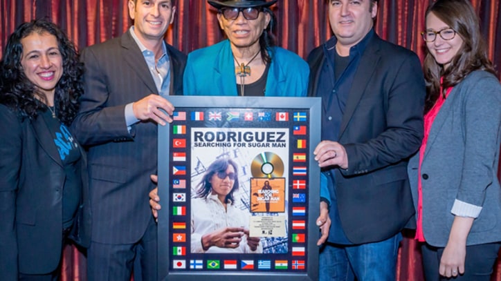 Rodriguez Explores a Ghost Town in 'I Wonder' - Premiere