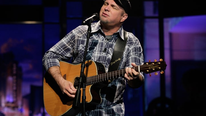 Garth Brooks Hints at Big Announcement