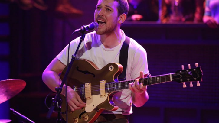 Fleet Foxes' Robin Pecknold Covers 'Corduroy' on 'Fallon'