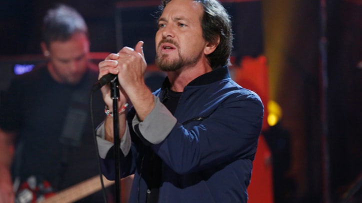 Pearl Jam Rock the Free World With Carrie Brownstein, St. Vincent