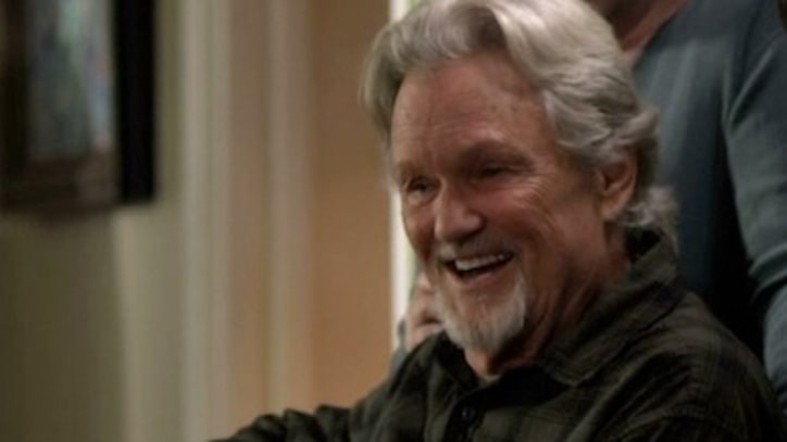 See Kris Kristofferson Play 'Pretty Paper'