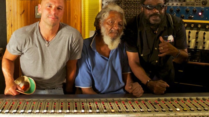 Kenny Chesney Seeks Healing in 'Spread the Love' – Premiere
