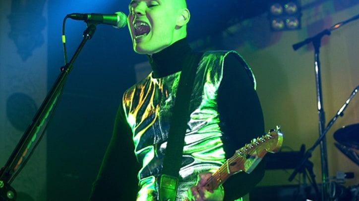 Smashing Pumpkins Play '1979' in 2000