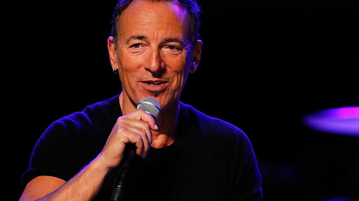 Bruce Springsteen Covers 'Stayin' Alive,' Leads Massive Group Twerk