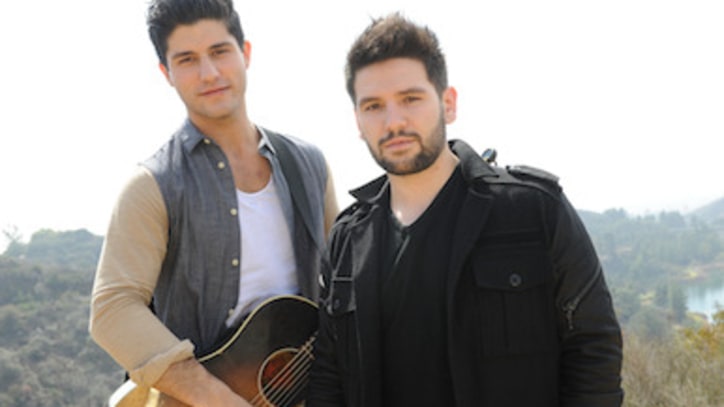 Dan + Shay Perform '19 You + Me' Live For Ram Country