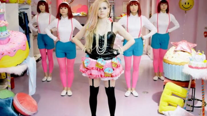 Avril Lavigne Scoffs at Video Controversy: 'RACIST??? LOLOLOL!!!'