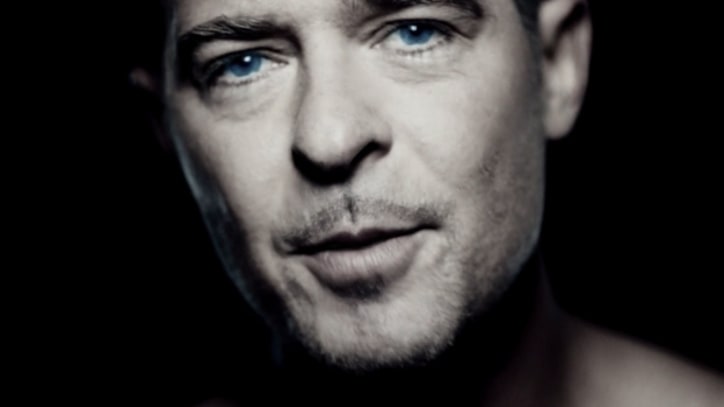 Robin Thicke Exposes Texts, Sports Bloody Nose in 'Get Her Back' Video