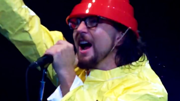 Flashback: Pearl Jam Dress Up Like Devo, Cover 'Whip It'