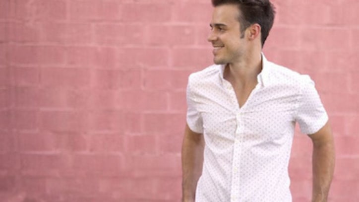 Kris Allen Premieres Lyric Video for 'Prove It to You'