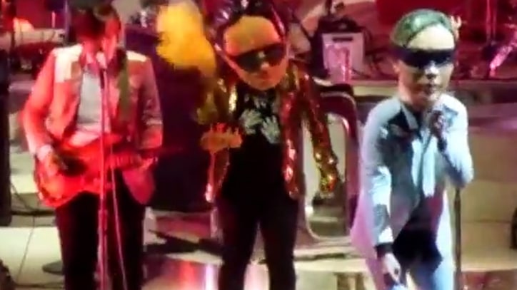 Arcade Fire Pay Tribute to Pixies at Massachusetts Show