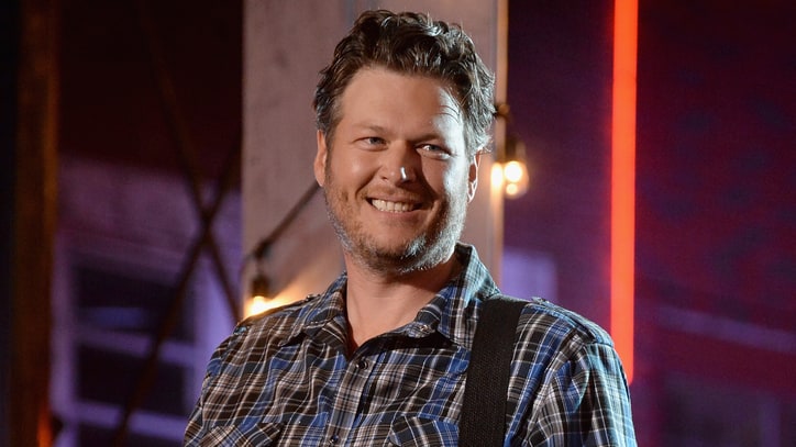 Blake Shelton Pitches Pizza, Disses Fall Schedule