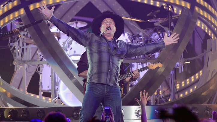 Flashback: Garth Brooks Becomes the Fifth Member of Kiss