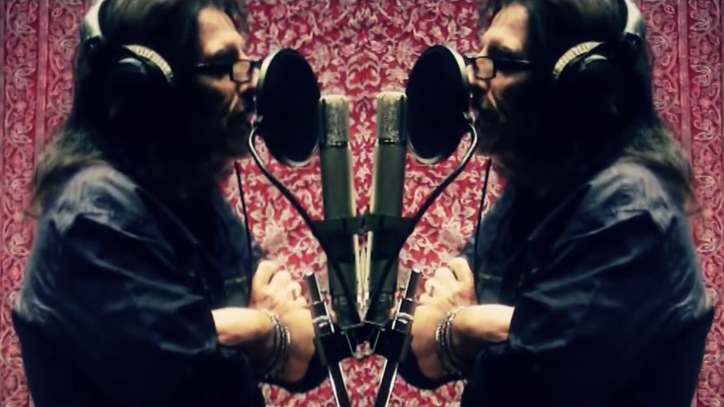 See Alice Cooper Sing a Reverent Cover of the Beatles' 'Eleanor Rigby'