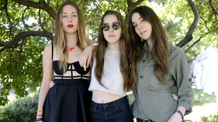 Listen to Stevie Nicks and Haim Perform an Intimate 'Rhiannon'