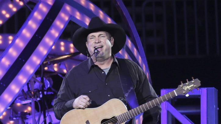 Garth Brooks' World Tour Adds St. Louis, Supersizes North Carolina