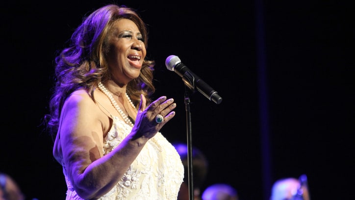 Sings the Great Diva Classics