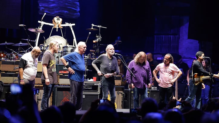 The Allman Brothers Band Take a Final Bow at Epic Beacon Theatre Show